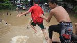 Keriuhan Anak-anak Bermain di Kemayoran Water Park