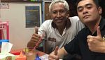 Mengaku Raja Majapahit, Anggota DPD Bali Ini Pose dengan Buah Majapahit