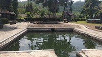 Setiap dua minggu sekali, tepatnya pada hari Kamis, air di Candi Umbul akan dikuras. Traveler bisa mampir ke sini buat wisata akhir pekan, dijamin seru dan asyik! (Eko Susanto/detikcom)