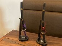 Burger Unik di Resto Ini Dimakan dengan Pedang Katana Jepang