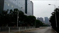 Kondisi terkini, Kota Wuhan digambarkan bagai kota mati. Orang-orang mengenakan masker dan kesulitan melakukan aktivitas luar rumah (Foto: dok. Tangkapan Layar Video Youtube Rio Alfi)