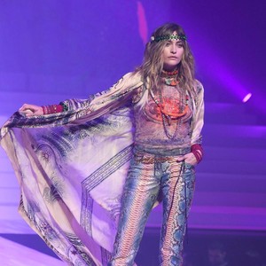 Foto: Debut Putri Michael Jackson Jadi Model di Paris Fashion Week Foto: Debut Putri Michael Jackson Jadi Model di Paris Fashion Week