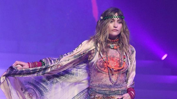 Foto: Debut Putri Michael Jackson Jadi Model di Paris Fashion Week
