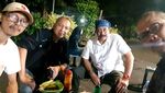 Serunya Momen Kulineran Soraya Haque Bersama Suami dan Keluarga