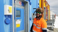 Sementara itu, untuk lowongan tukang listrik traveler akan dibayar sebesar AU$ 66.319 (setara Rp 620 jutaan) per tahun. Itu masih ditambah tunjangan berjumlah sama, yaitu AU$ 60.974 (setara Rp 570 jutaan). (dok. Australian Antartic Division)