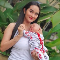 Seleb cantik lain yang juga memilih untuk menikah di usia muda adalah Feby Marcela. Feby menikah dengan Revand Narya pada Januari 2013. Saat menikah dirinya masih berusia 18 tahun. Foto: Instagram