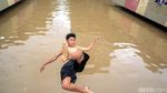 Keriuhan Anak-anak Bermain di Kemayoran Water Park