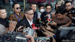 Lambaian Tangan Hasto Usai Diperiksa 5 jam