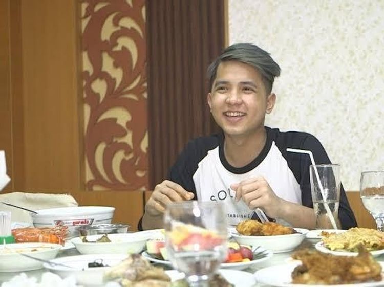 Pose Imut Jirayut, Pedangdut asal Thailand yang Doyan Kuliner Indonesia