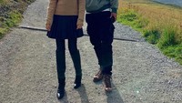 Penggemar K-Drama pasti sudah tak asing dengan Crash landing on You. K-Drama yang dibintangi oleh aktris Son Ye Jin dan Hyun Bin, menarik banyak perhatian karena ratingnya yang tinggi dan jalan ceritanya yang bagus. Foto: Instagram @yejinhand