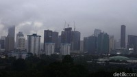 Hujan yang mengguyur juga mengakibatkan sejumlah wilayah di Jakarta terendam banjir.