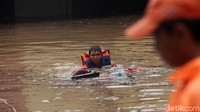 Underpass ini terendam akibat hujan yang mengguyur sejak pagi tadi.