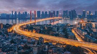 Ibu kota Provinsi Hubei ini merupakan kota terbesar ke-7 di China dengan jumlah penduduk mencapai 11 juta jiwa dan menjadi tempat berkumpulnya pebisnis dari berbagai negara (Foto: iStock)