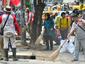 47 Truk Angkut Sampah Hasil Seminggu Risma Bersih-bersih di Tegalsari