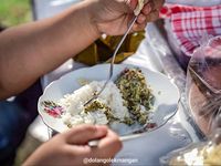 Lulusan S1, Gadis Manis Ini Lebih Memilih Jualan Nasi Sayur