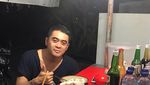 Mengaku Raja Majapahit, Anggota DPD Bali Ini Pose dengan Buah Majapahit
