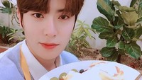 Fluffy pancake yang tengah hits, juga jadi incaran Jaehyun. Disajikan dengan es krim, strawberry, anggur, hingga buah lainnya menu dessert ini bikin laper. Foto: Istimewa