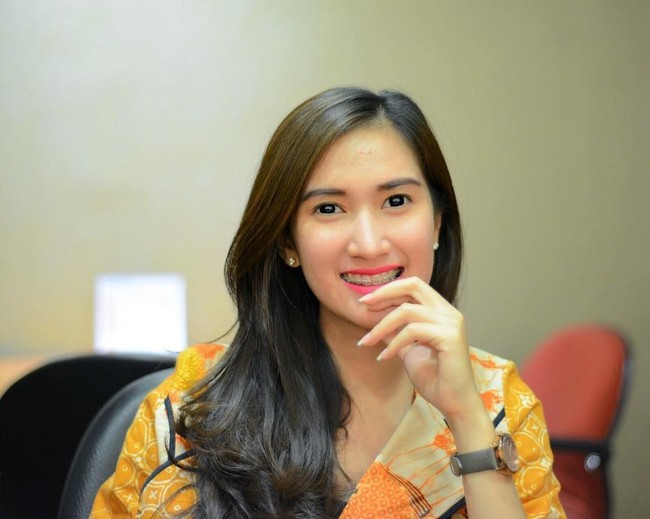 5 Fakta Menarik Amanda Nurani, Tukang Tahu Cantik yang Diserbu Pembeli