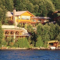 Mungkin dilihat sekilas rumah Bill Gates tak terlihat super mewah. Namun ketika masuk ke dalamnya, orang-orang akan diperlihatkan dengan rumah berteknologi tingkat tinggi. Setiap orang yang berkunjung ke rumahnya harus menggunakan pin pintar untuk memantau pergerakan mereka. Dengan kecanggihan teknologi itu, rumah Bill Gates di Medina, Washington ini bernilai US$ 120 juta. Foto: dok. financesonline