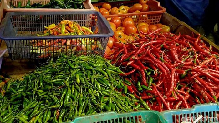 Di Pekalongan, Cabai Rawit Merah Tembus Rp 80.000/Kg Harga cabai rawit merah dalam satu bulan ini terus meroket. Saat ini, harga cabai setan di Kabupaten Pekalongan mencapai Rp 80 ribu per kilonya.