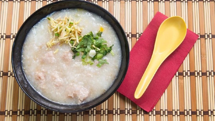 Porridge, abalone & chicken Porridge (congee) served in claypot