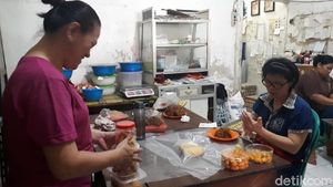 Saat Imlek, Lapis Legit Berkat di Tangerang Bisa Produksi 200 Loyang
