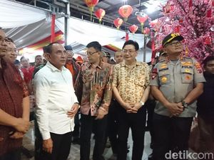 Gubsu Edy Tinjau Persiapan Perayaan Imlek di Vihara Borobudur Medan