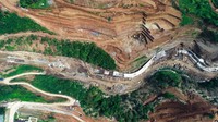 Mengutip Instagram Wijaya Karya, Bendungan Sukamahi akan jadi bendungan kering pertama di Indonesia. Berlokasi di Kabupaten Bogor, salah satu proyek strategis nasional ini ditujukan untuk mengatasi banjir Ibu Kota Jakarta yaitu sebagai pengontrol debit air yang mengalir ke Sungai Ciliwung. Istimewa/PT Wijaya Karya.
