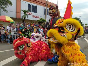 Kirab Barongsai Meriahkan Perayaan Imlek di Pati