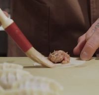 Rayakan Imlek, David Beckham Terampil Masak Dumpling Sendiri!