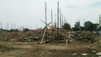 Pasar Kaliwungu, Kendal yang terbakar pada tahun 2017 silam di Jawa Tengah saat ini tengah dibangun kembali dengan desain dan kualitas yang lebih baik. Fasilitas yang dibangun yakni kios pasar di lantai 1 dan 2, pembangunan los pasar, pembangunan pagar, pos jaga, paving, Instalasi Pengolahan Air Limbah (IPAL), pekerjaan Alat Pemadam Api (APAR), pekerjaan grountank, serta penampungan air hujan. Revitalisasi ini menelan biaya sebesar Rp 32 miliar melalui Anggaran Pendapatan Belanja Negara (APBN) 2019 – 2020 dengan progres fisik mencapai 27 persen. Istimewa/Kementerian PUPR.
