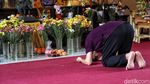 Melihat Khusyuknya Ibadah Imlek di Vihara Dhammacakka Jaya