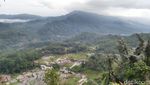 Foto: Pemandangan Puncak Bangku Ciamis yang Membius