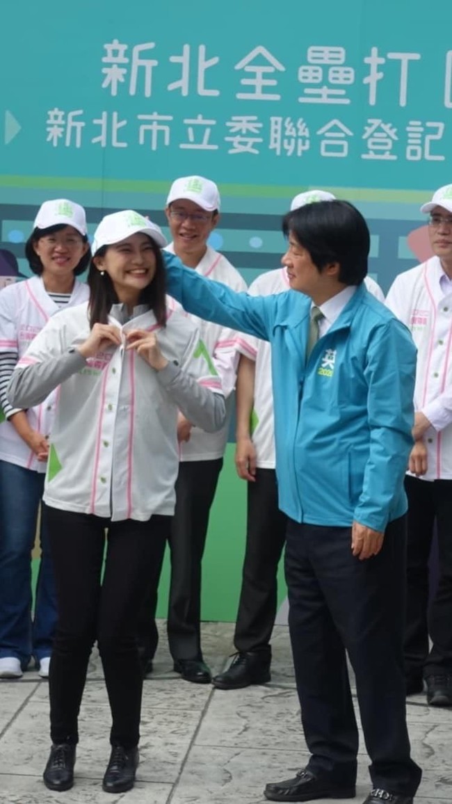 Cosplayer berusia 28 tahun ini menjadi anggota Partai Progresif Demokratik dan mengungkapkan ia mencalonkan diri untuk mendorong banyak advokasi termasuk peningkatan lalu lintas, perawatan medis untuk daerah pedesaan dan pariwisata berkelanjutan. Foto: Facebook Lai Pin Yu