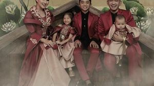 Keseruan Imlek Keluarga Ruben Onsu, Makan Hot Pot dan Bagi Angpao!