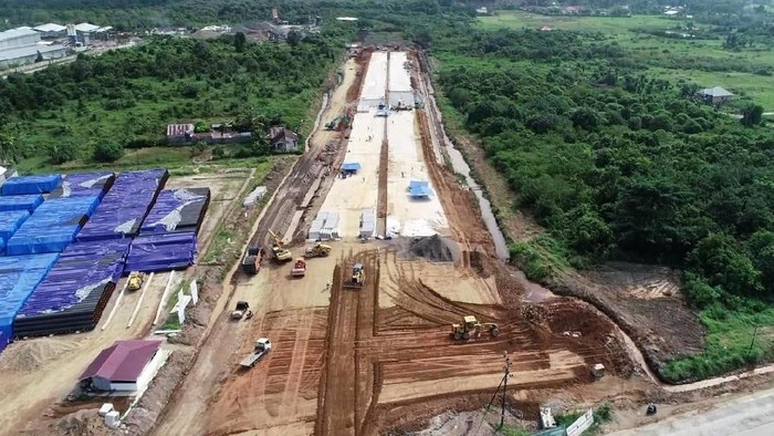 Pembangunan jalan tol Trans Sumatera terus bergulir. Salah satunya proyek ruas tol Padang-Sicincin 36,15 kilometer.