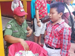 Momen Imlek di Vihara Dharma Bhakti Jakbar: Khusyuk Ibadah-Bagi-bagi Angpau