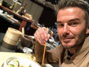 Meriahkan Imlek, David Beckham Unjuk Kebolehan Masak Dumpling!