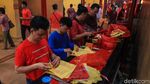 Sambut Imlek dengan Berdoa di Wihara Dharma Bhakti