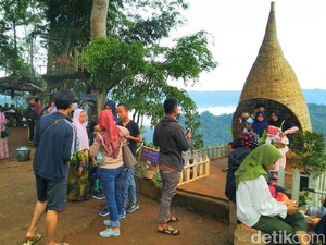 Puncak Bangku Negeri di Atas Awan Ciamis Diserbu Pengunjung