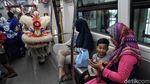 Barongsai Hibur Penumpang LRT Jakarta