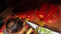 Lampion yang dipasang di setiap sudut menyemarakkan Imlek di Wihara Boen Tek Bio.