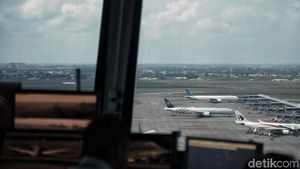 Antrean Pesawat Take Off-Landing di Soetta Panjang, Ini Biang Keroknya