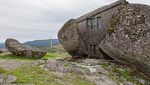 Keren! Rumah Ini Dibuat dari Bebatuan Raksasa