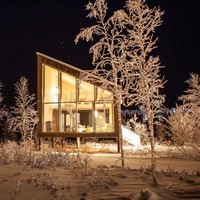 Selain menyediakan kabin hotel yang dapat mengapung, hotel unik ini juga menyediakan kabin hotel yang terletak di pantai. Untuk kabin di daratan memiliki luas 62 meter persegi berkapasitas lima orang. Foto: Dok. Arctic Bath