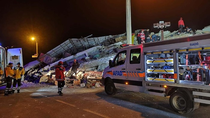 Rescue workers on a collapsed building after a strong earthquake struck Sivrice town in Elazig province, eastern Turkey, Friday, Jan. 24, 2020. The earthquake rocked a sparsely-populated part of eastern Turkey on Friday, injuring more than 500 and leaving some 30 trapped in the wreckage of toppled buildings, Turkish officials said.(DHA via AP)