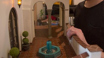 Bangunan miniatur buatan Toledo terinspirasi dari gaya arsitektur di awal abad ke-20. Foto: Chris Toledo/Bored Panda