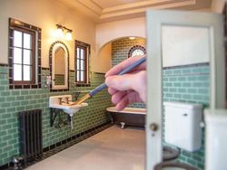 Melihat Dunia Miniatur Super Realistis Karya Seniman AS