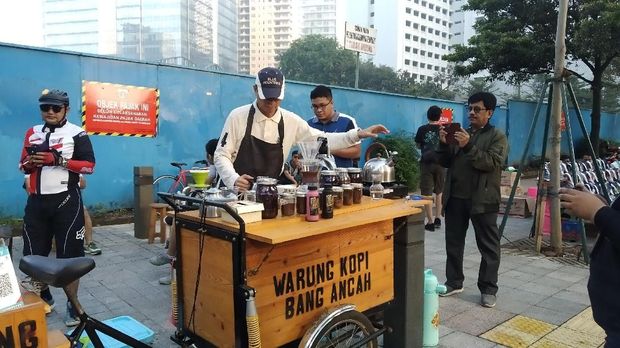 Jual Kopi di CFD, Nurmansyah Perkenalkan Diri Sebagai Cawagub DKI