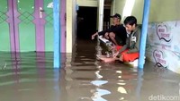 Rumah-rumah warga yang terkena banjir berada di Rt 9 Rw 1 dengan kedalaman air 50 sampai 80 cm.